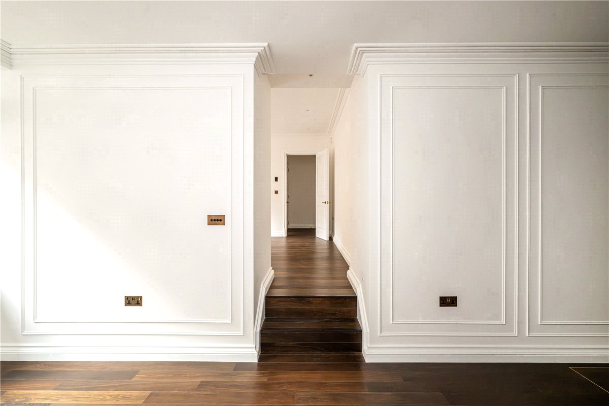 3 bedroom house, Charles Street, London W1J - Available