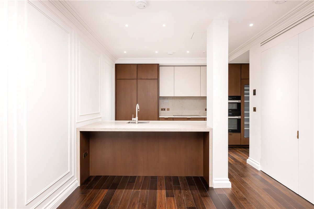 3 bedroom house, Charles Street, London W1J - Available