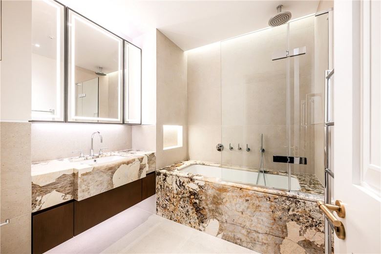 3 bedroom house, Charles Street, London W1J - Available