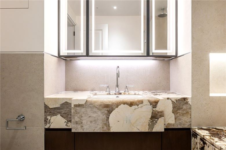 3 bedroom house, Charles Street, London W1J - Available
