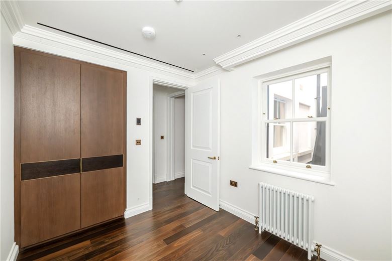 3 bedroom house, Charles Street, London W1J - Available