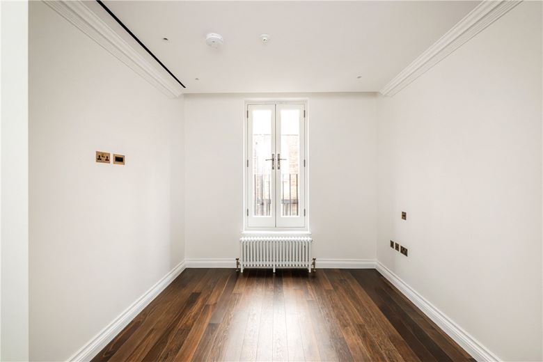 3 bedroom house, Charles Street, London W1J - Available