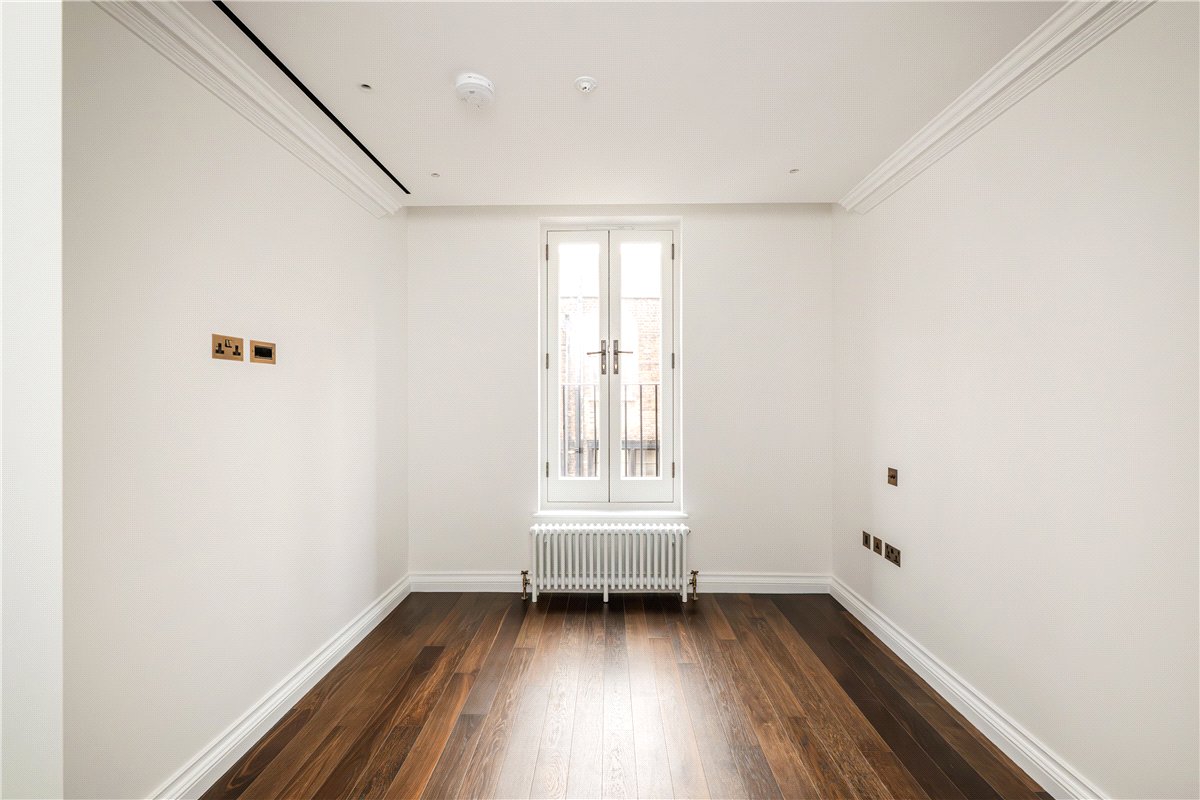 3 bedroom house, Charles Street, London W1J - Available