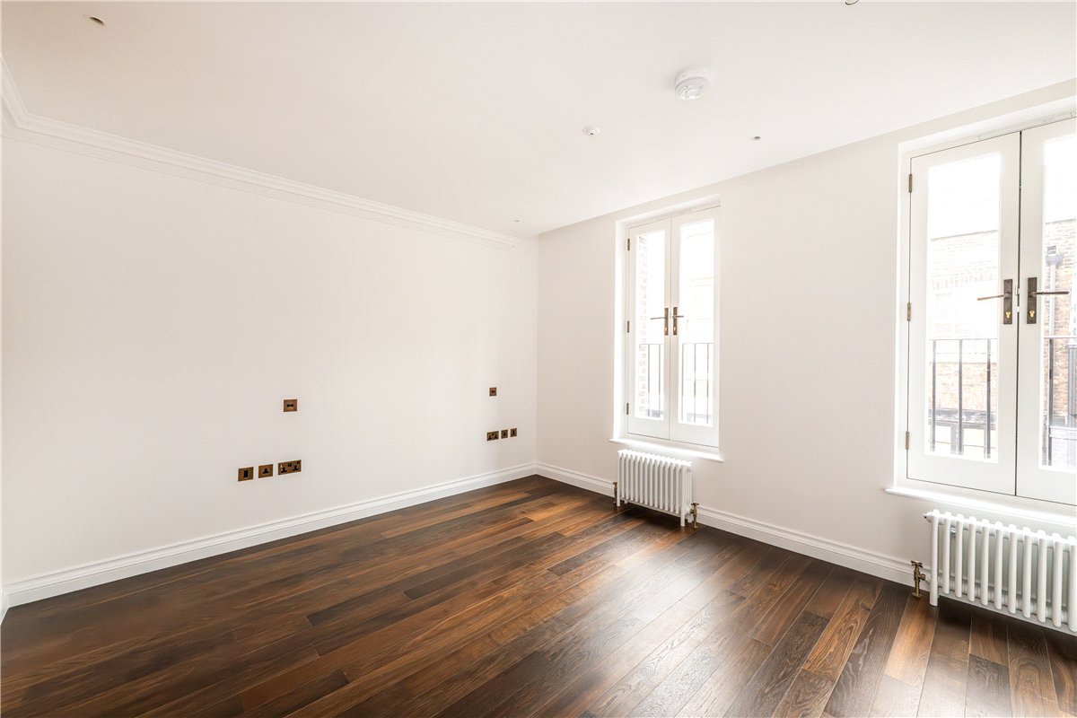 3 bedroom house, Charles Street, London W1J - Available