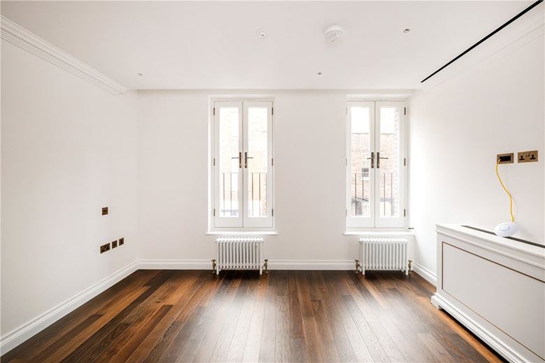 3 bedroom house, Charles Street, London W1J - Available