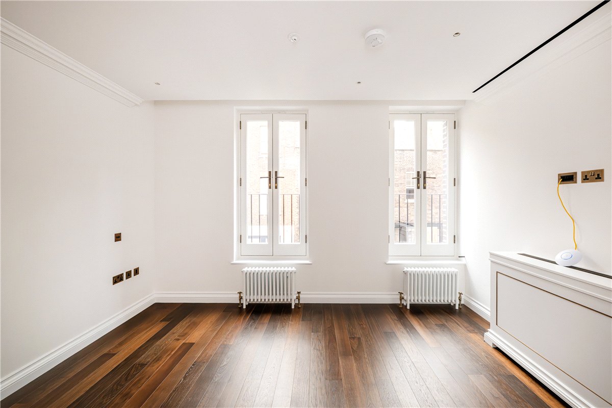 3 bedroom house, Charles Street, London W1J - Available