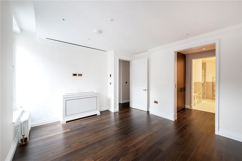3 bedroom house, Charles Street, London W1J - Available