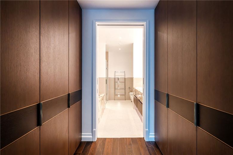3 bedroom house, Charles Street, London W1J - Available