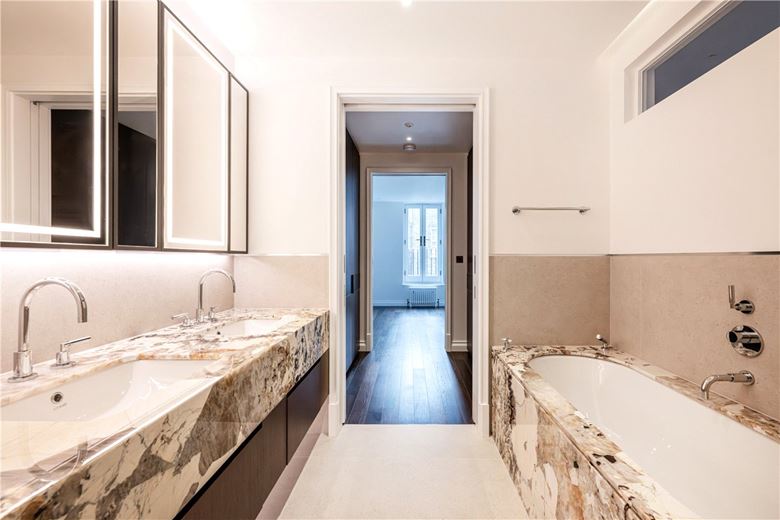 3 bedroom house, Charles Street, London W1J - Available