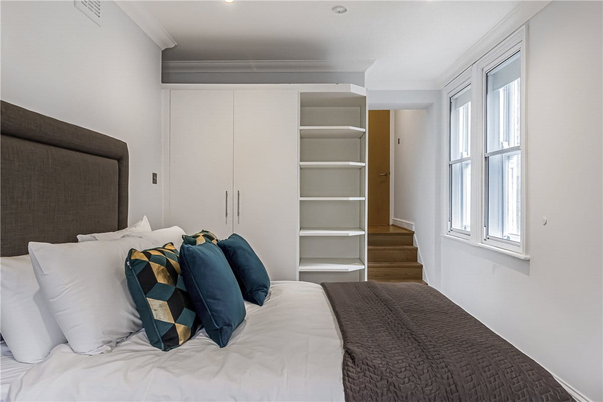 3 bedroom flat, Marylebone High Street, Marylebone W1U - Available