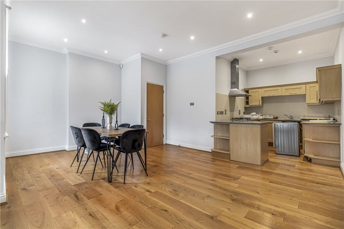 3 bedroom flat, Marylebone High Street, Marylebone W1U - Available