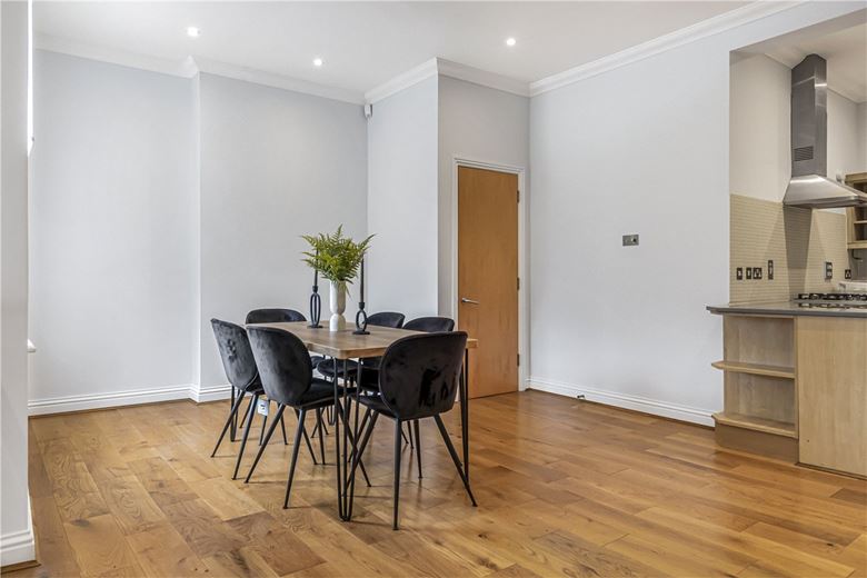 3 bedroom flat, Marylebone High Street, Marylebone W1U - Available