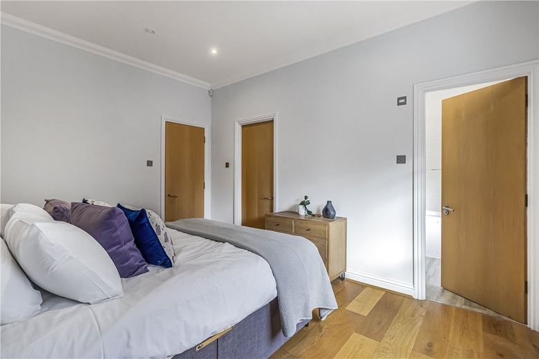 3 bedroom flat, Marylebone High Street, Marylebone W1U - Available