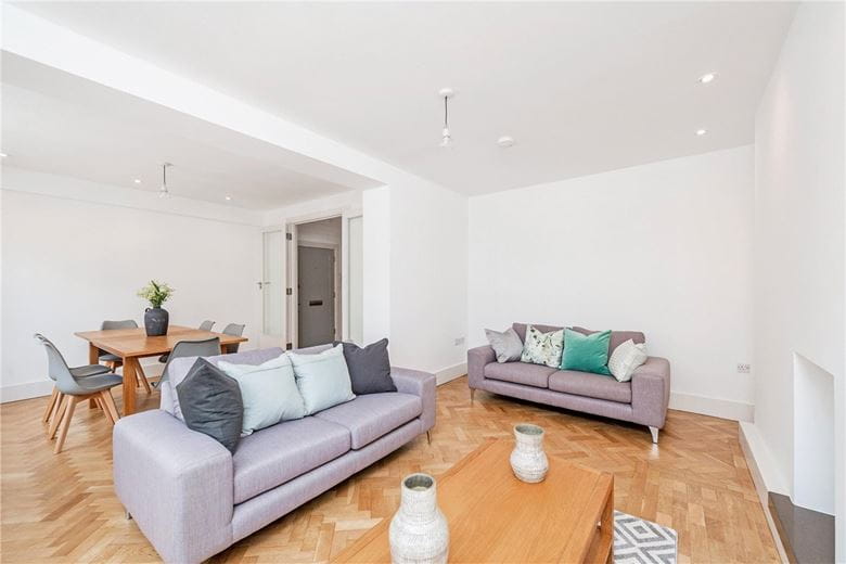 2 bedroom flat, Wimpole Street, Marylebone W1G - Available