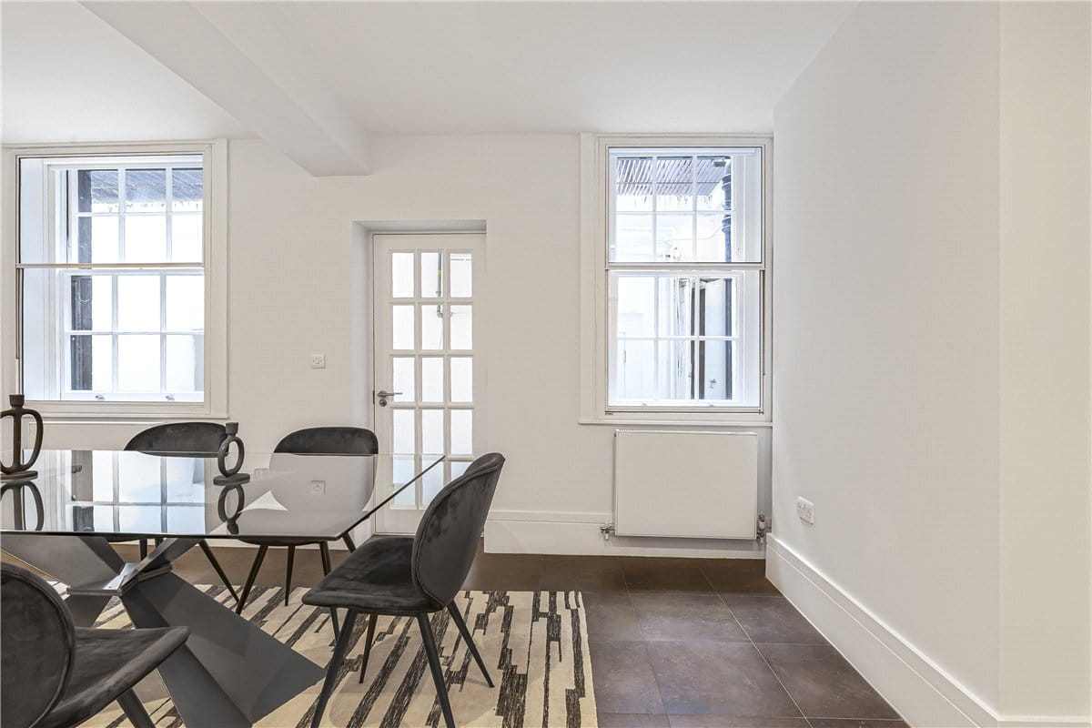 3 bedroom house, Welbeck Way, Marylebone W1G - Available