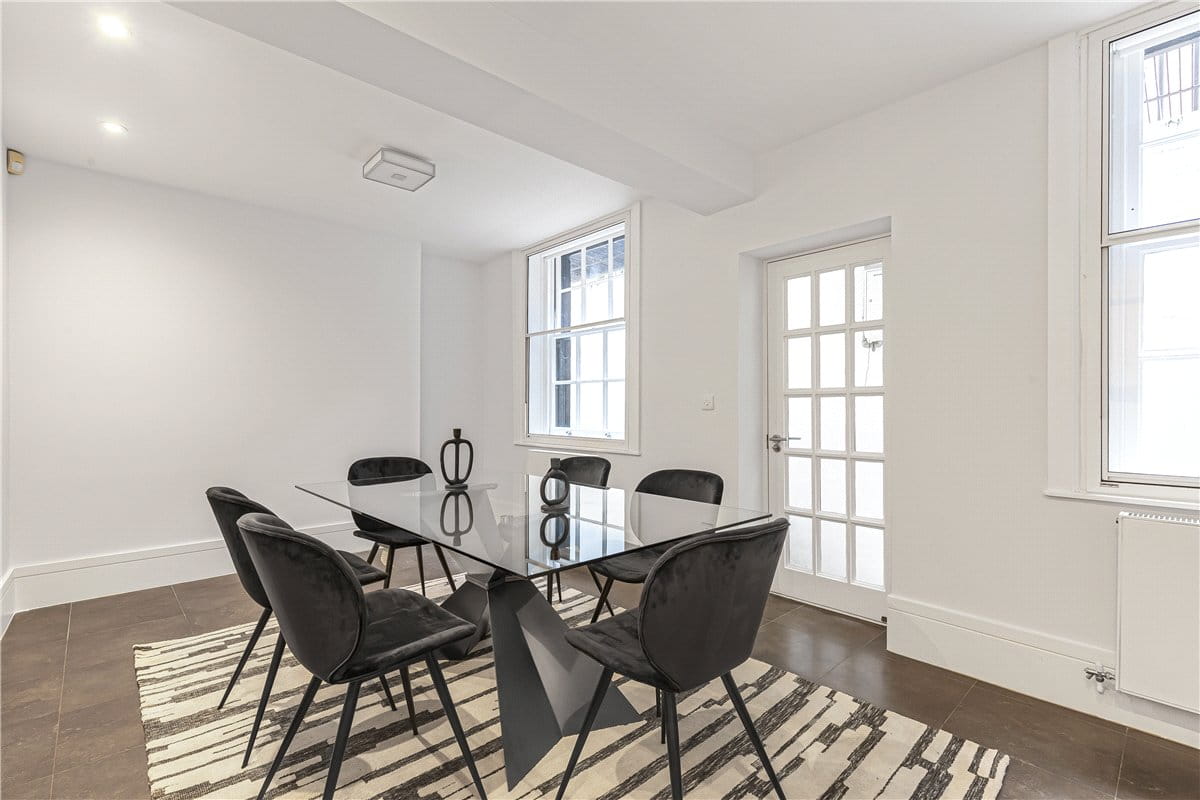 3 bedroom house, Welbeck Way, Marylebone W1G - Available