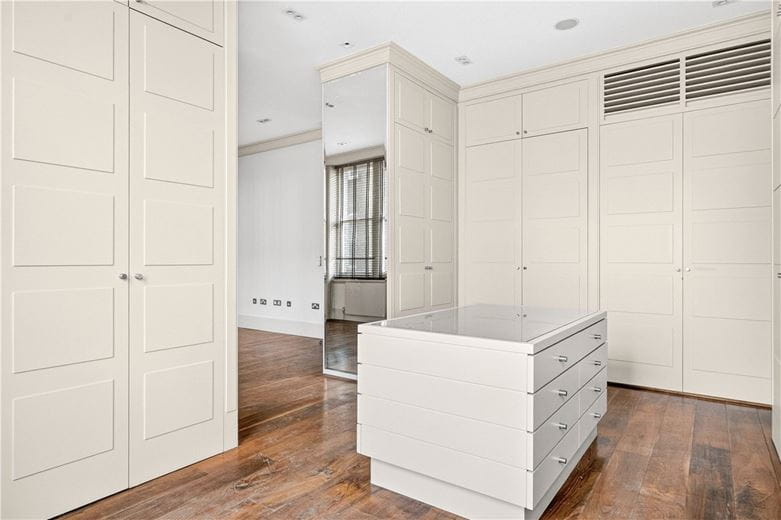 4 bedroom flat, Marylebone Road, Marylebone NW1 - Available