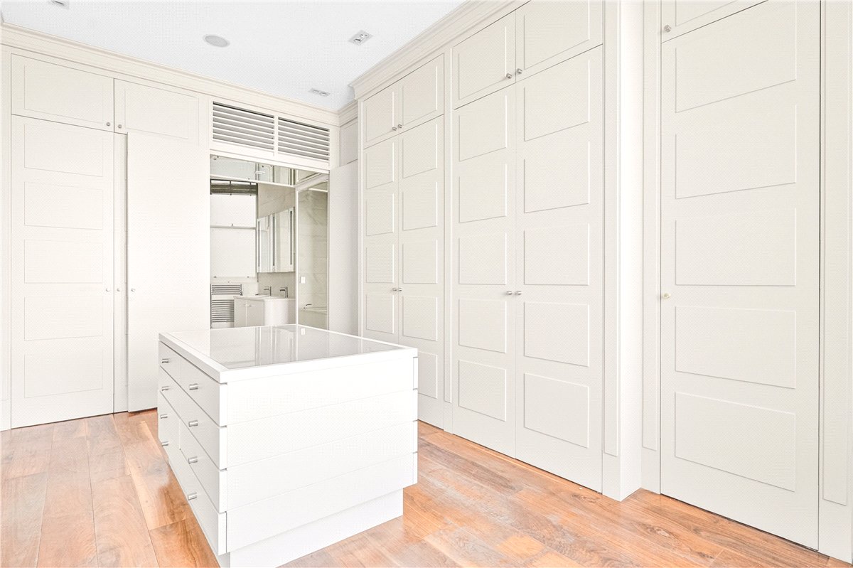 4 bedroom flat, Marylebone Road, Marylebone NW1 - Available