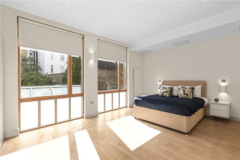 2 bedroom flat, Marylebone High Street, Marylebone W1U - Available