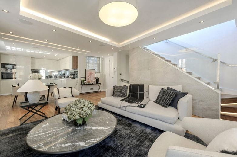 2 bedroom maisonette, Marylebone Street, London W1G - Available