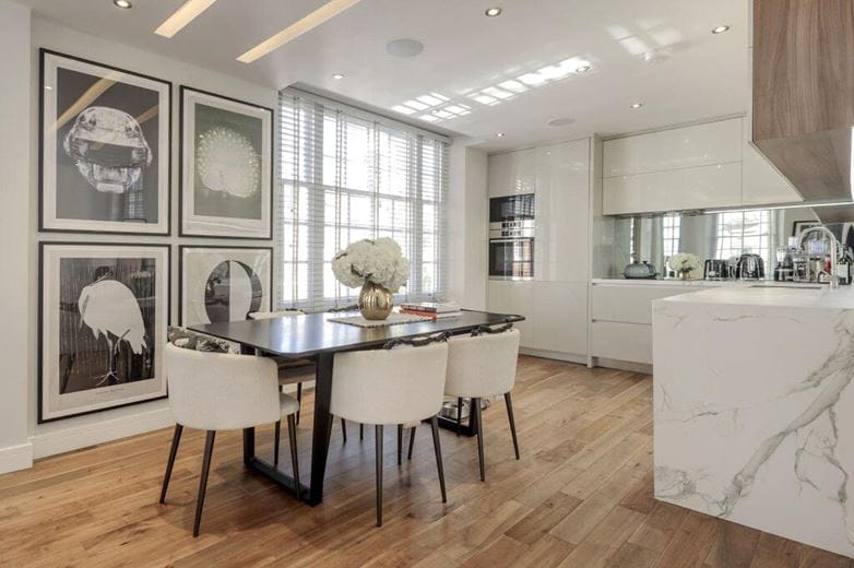 2 bedroom maisonette, Marylebone Street, London W1G - Available