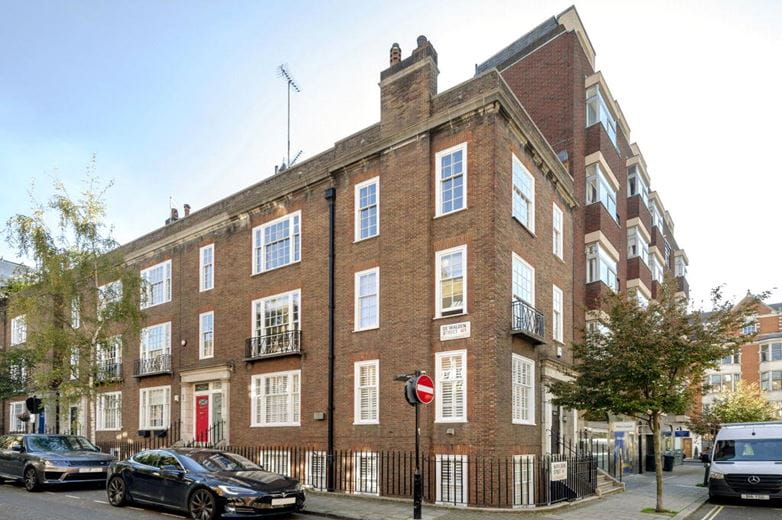 2 bedroom maisonette, Marylebone Street, London W1G - Available