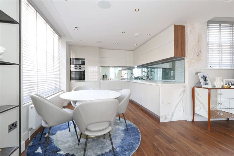 2 bedroom maisonette, Marylebone Street, London W1G - Available