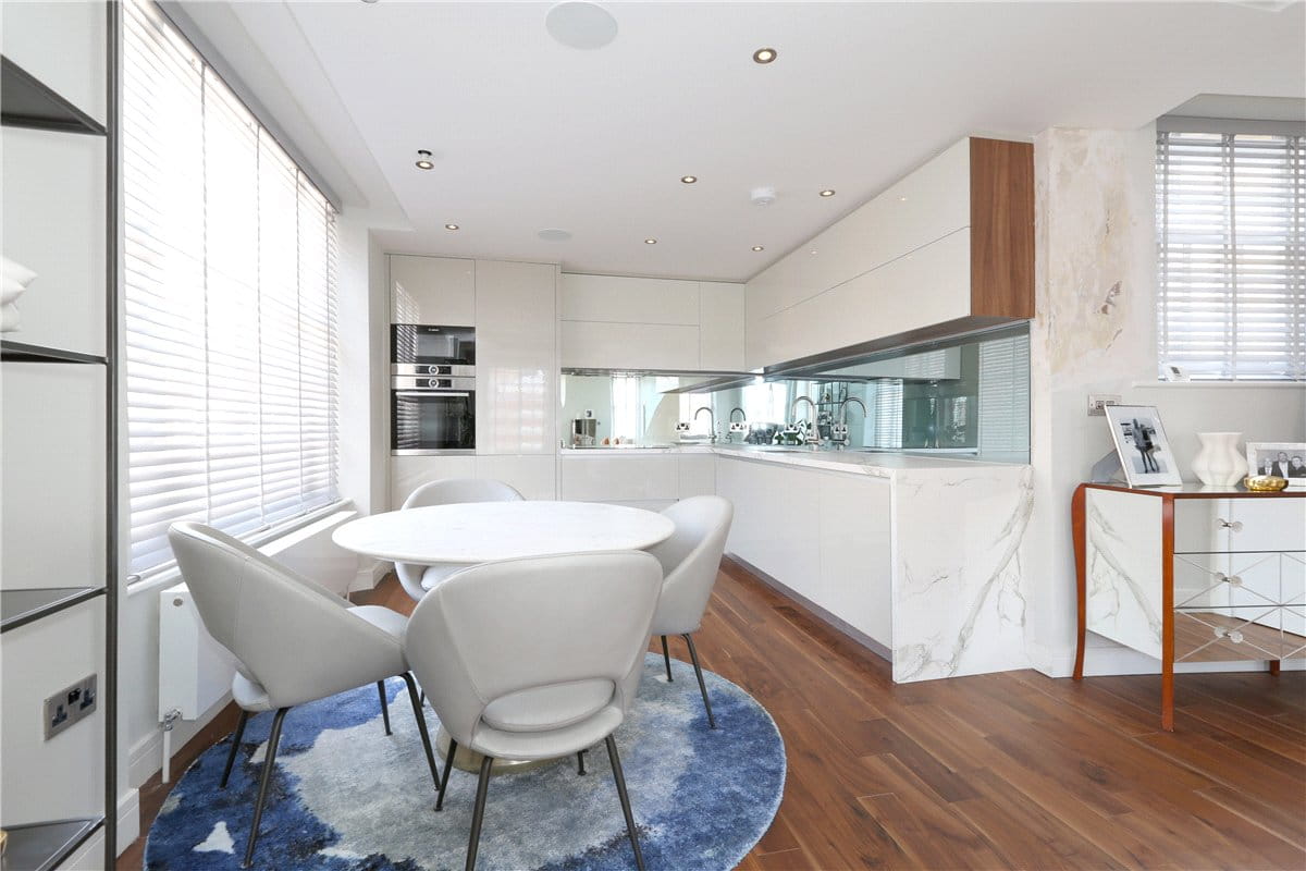 2 bedroom maisonette, Marylebone Street, London W1G - Available