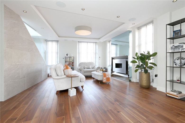 2 bedroom maisonette, Marylebone Street, London W1G - Available