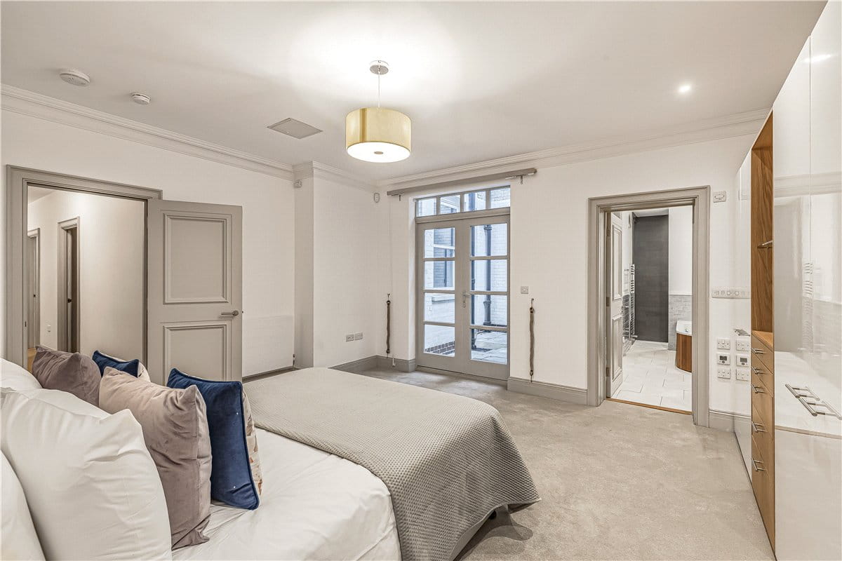 2 bedroom flat, Devonshire Street, Marylebone W1W - Available