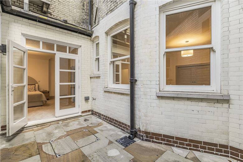 2 bedroom flat, Devonshire Street, Marylebone W1W - Available