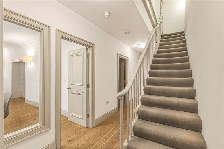 2 bedroom flat, Devonshire Street, Marylebone W1W - Available