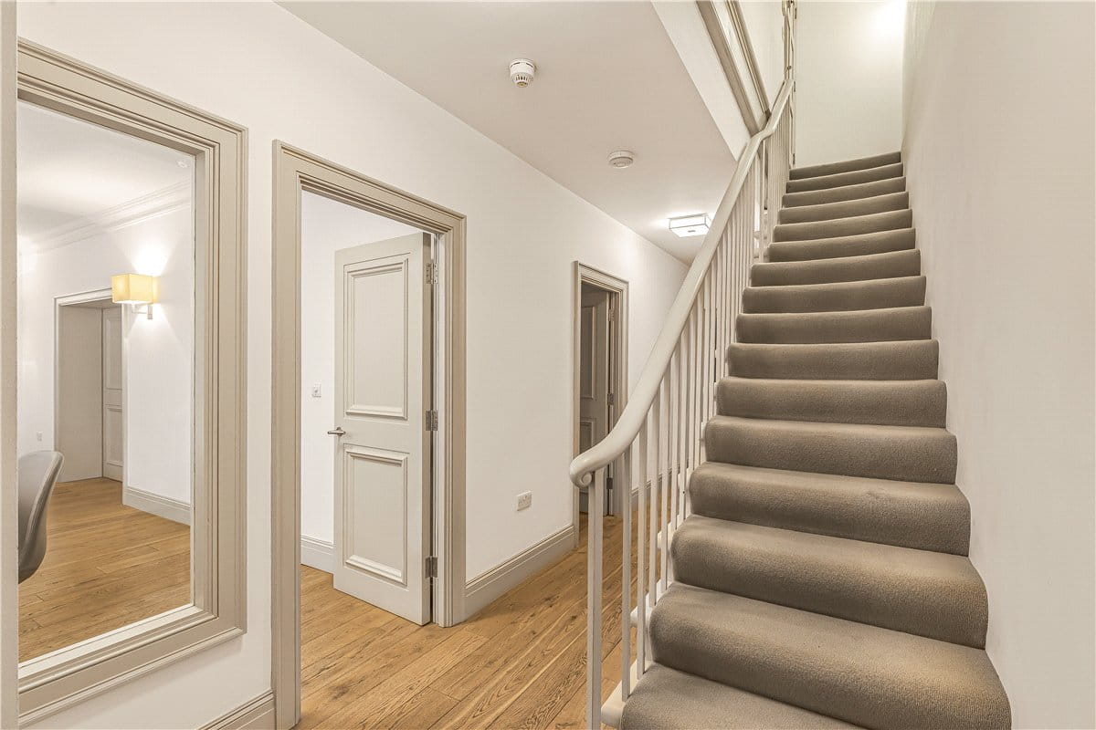 2 bedroom flat, Devonshire Street, Marylebone W1W - Available