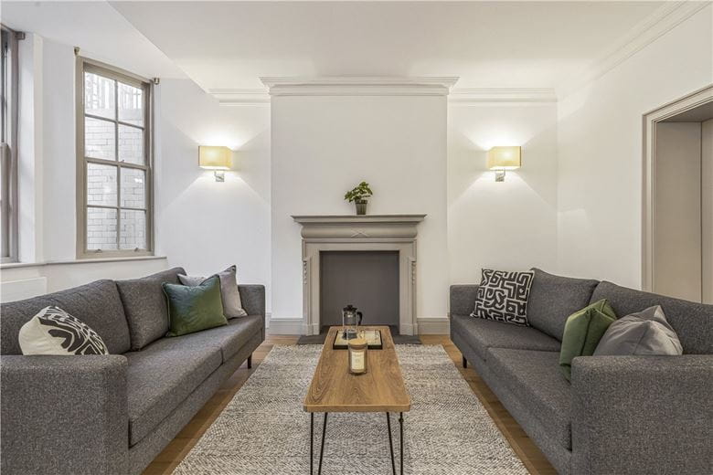2 bedroom flat, Devonshire Street, Marylebone W1W - Available