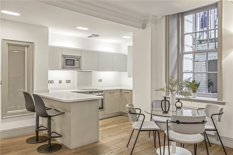 2 bedroom flat, Devonshire Street, Marylebone W1W - Available
