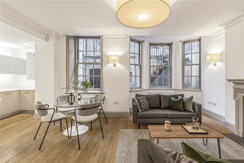 2 bedroom flat, Devonshire Street, Marylebone W1W - Available
