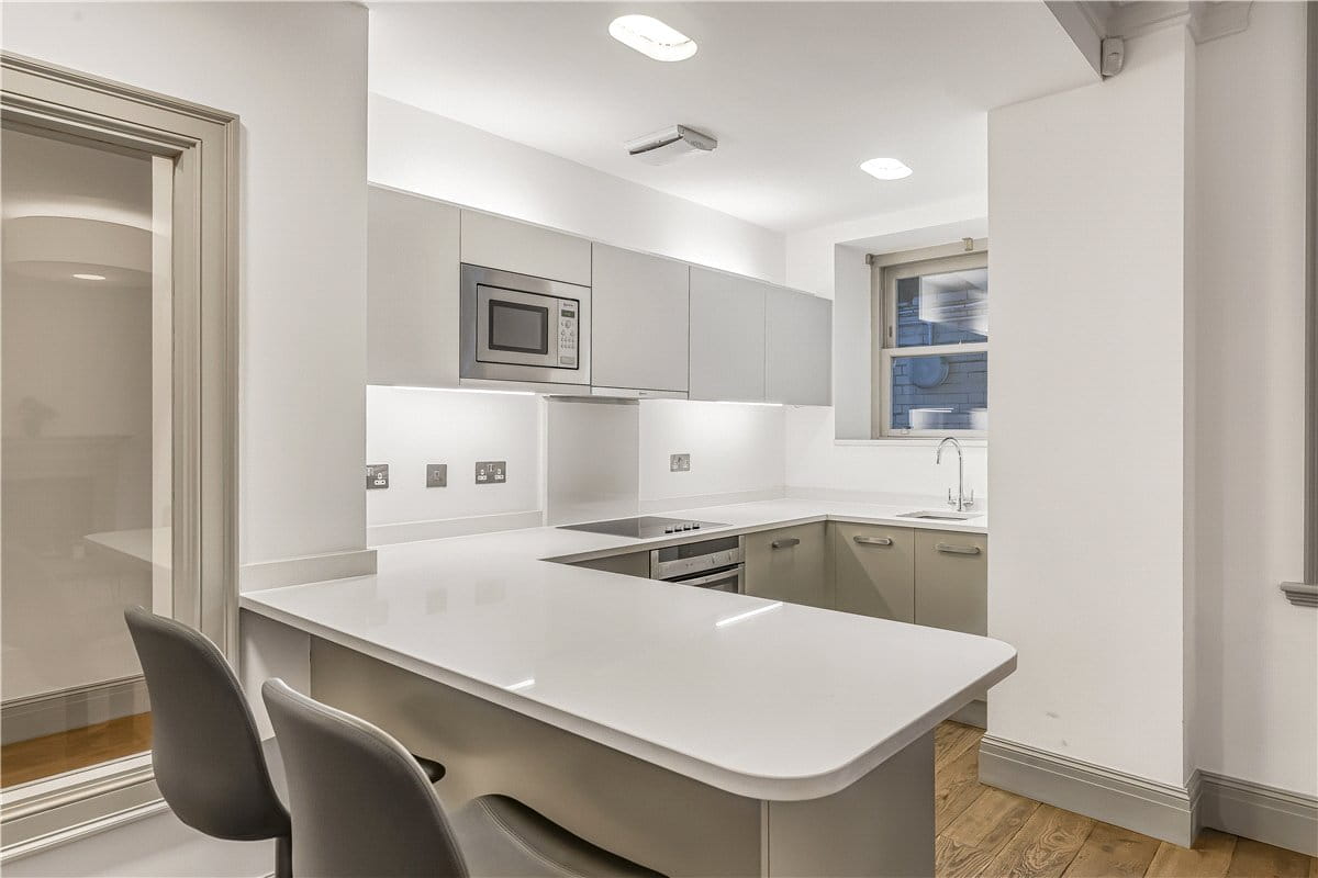 2 bedroom flat, Devonshire Street, Marylebone W1W - Available