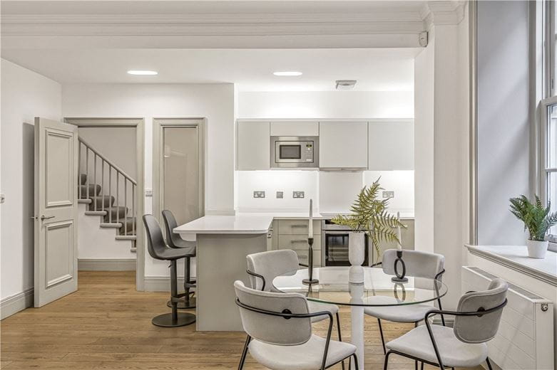 2 bedroom flat, Devonshire Street, Marylebone W1W - Available