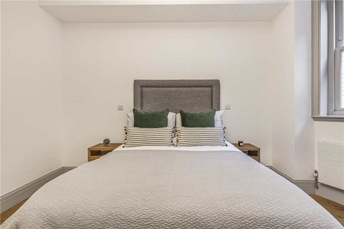 2 bedroom flat, Devonshire Street, Marylebone W1W - Available