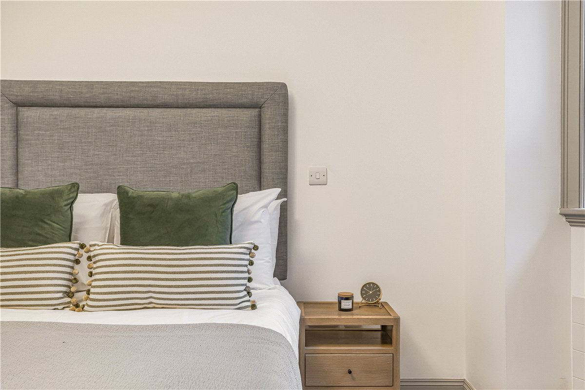 2 bedroom flat, Devonshire Street, Marylebone W1W - Available