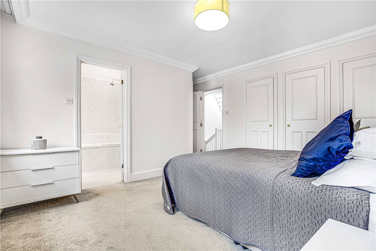 3 bedroom flat, Wimpole Street, Marylebone W1G - Available
