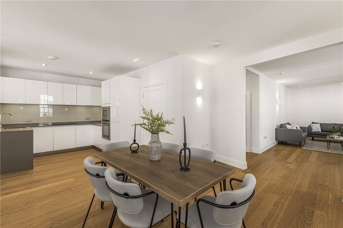 3 bedroom flat, Devonshire Street, Marylebone W1G - Available