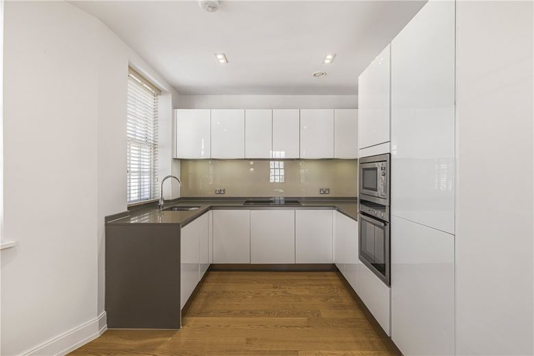 3 bedroom flat, Devonshire Street, Marylebone W1G - Available