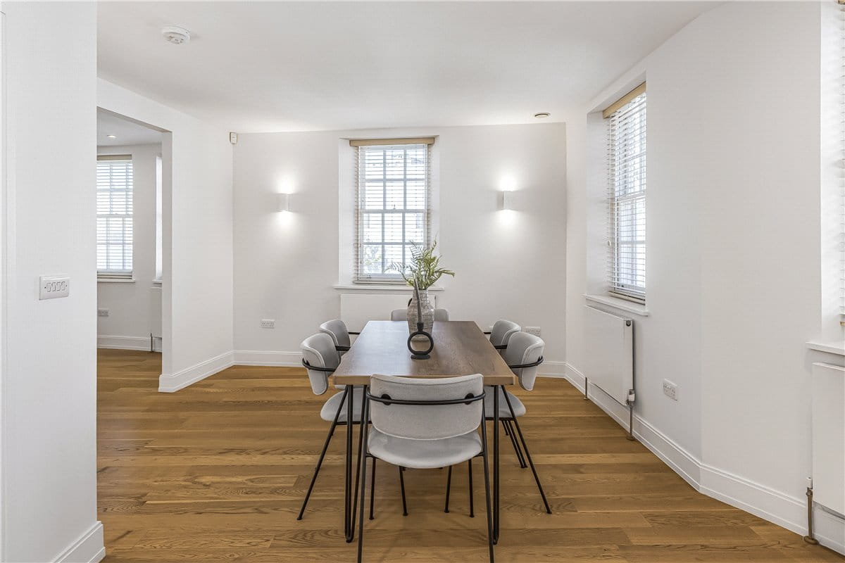 3 bedroom flat, Devonshire Street, Marylebone W1G - Available