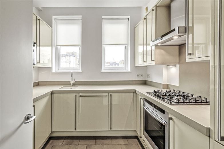 2 bedroom flat, Weymouth Mews, London W1G - Available