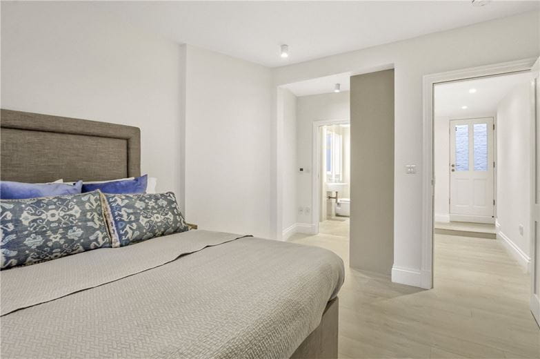 2 bedroom flat, Welbeck Street, Marylebone W1G - Available