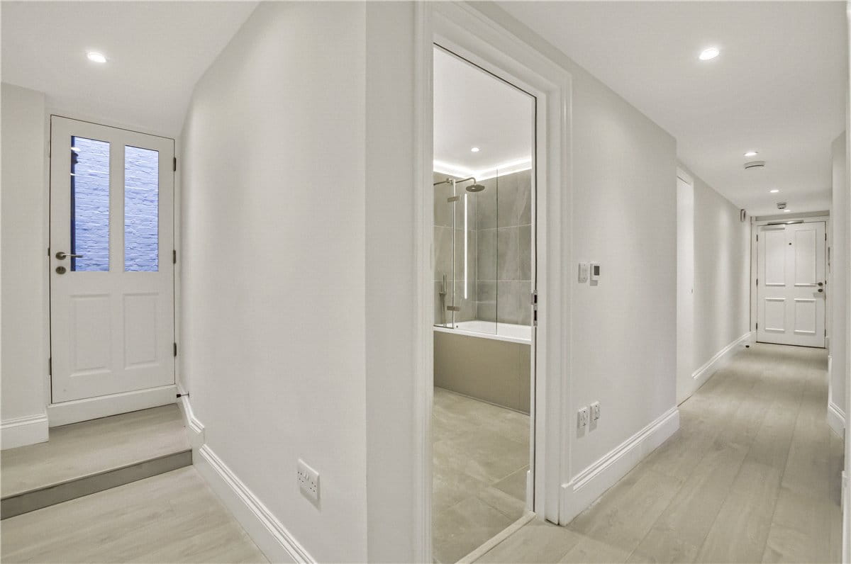2 bedroom flat, Welbeck Street, Marylebone W1G - Available