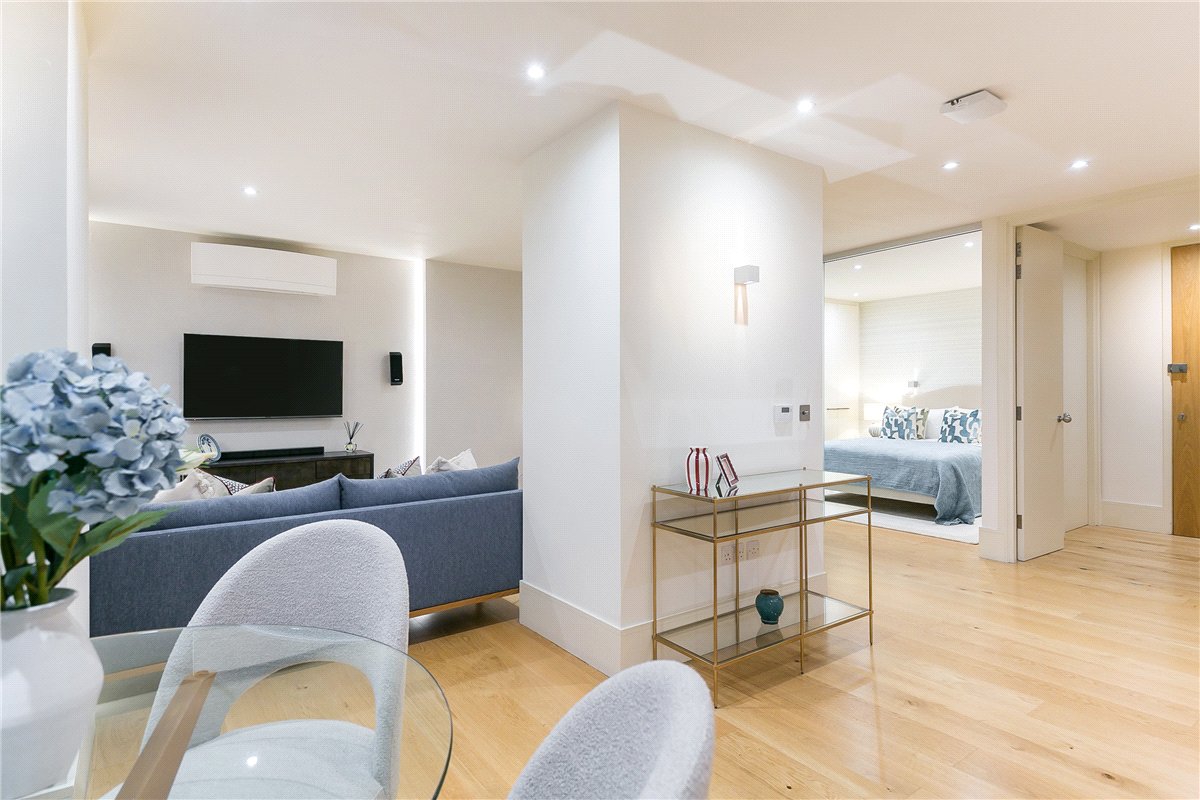 1 bedroom flat, Armitage Apartments, 228 Great Portland Street W1W - Let Agreed
