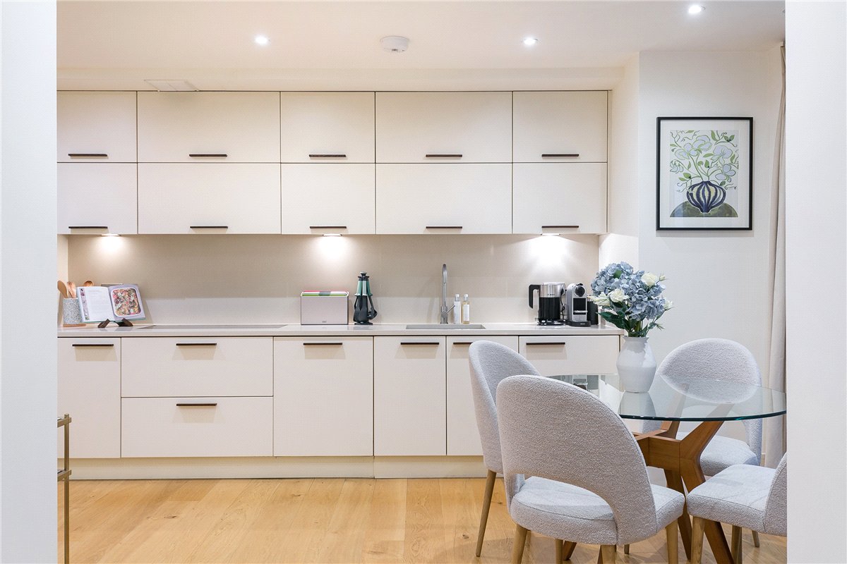 1 bedroom flat, Armitage Apartments, 228 Great Portland Street W1W - Let Agreed