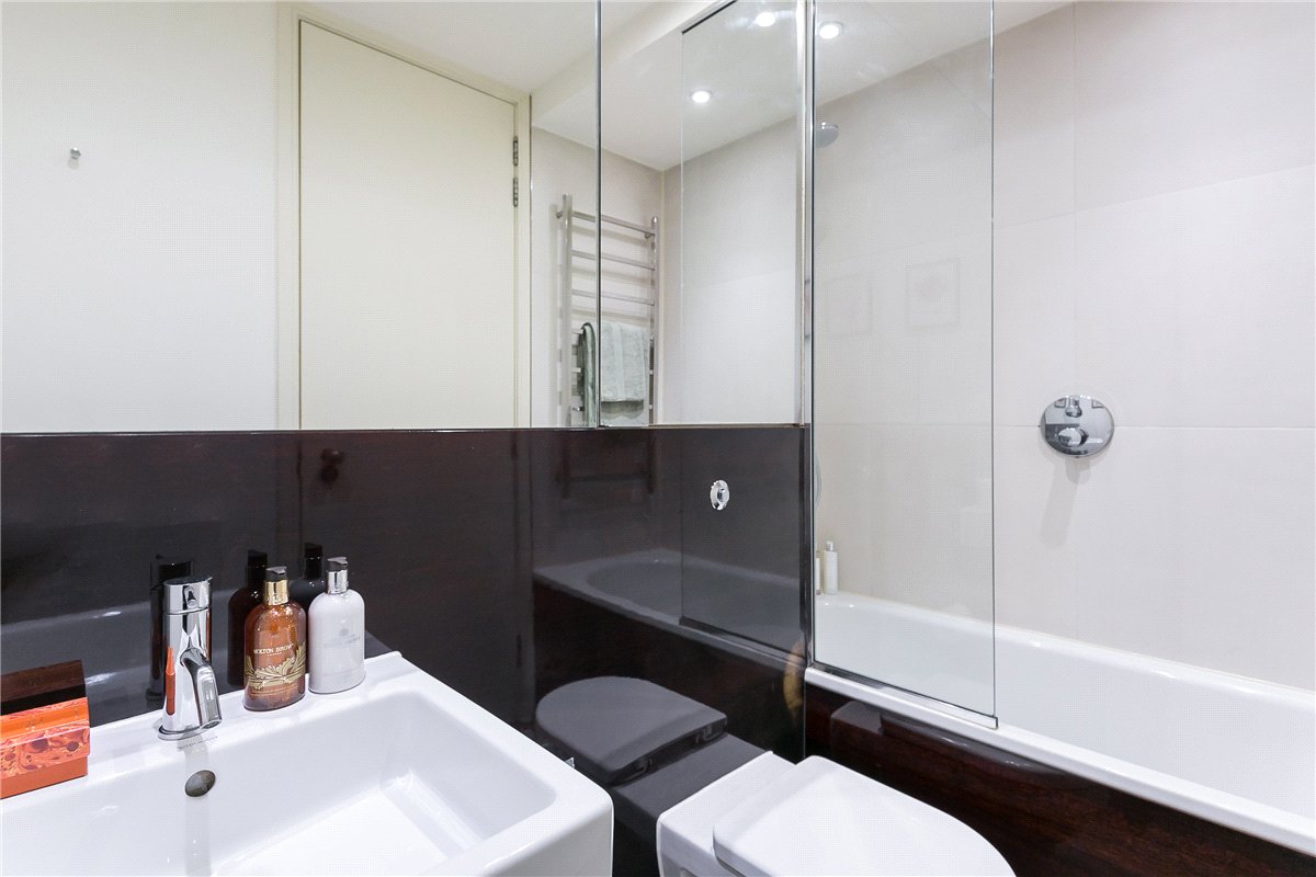 1 bedroom flat, Armitage Apartments, 228 Great Portland Street W1W - Let Agreed